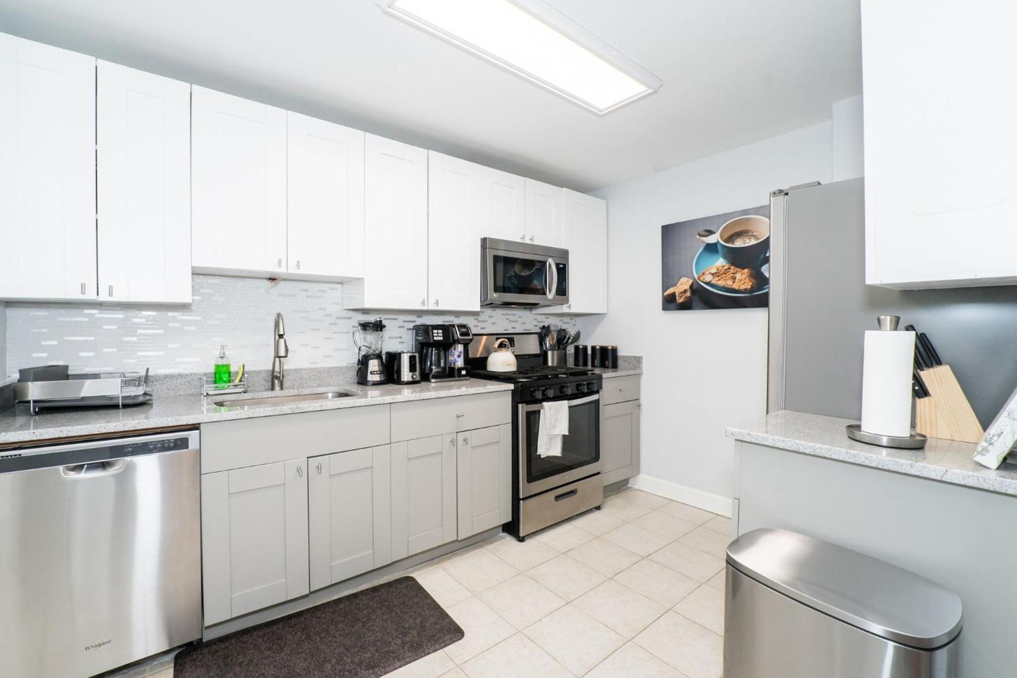 21Floor-Renovated 2Br,1Bath King And Queen Bed And Parking 애틀랜타 외부 사진